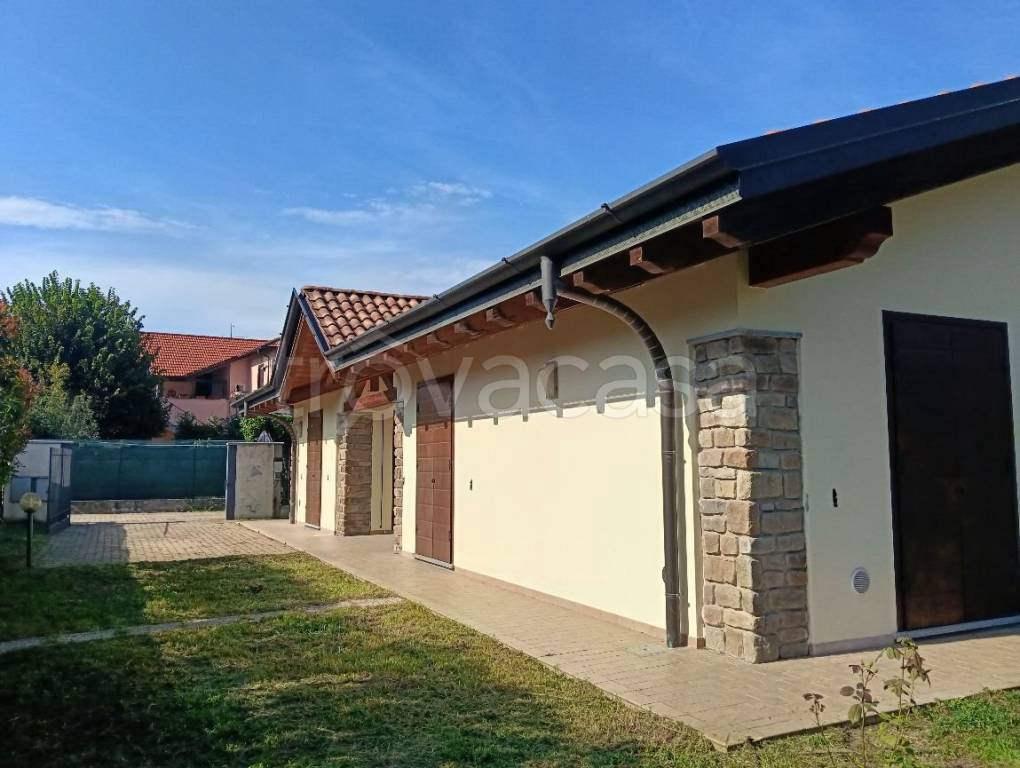 casa indipendente in vendita a Besozzo