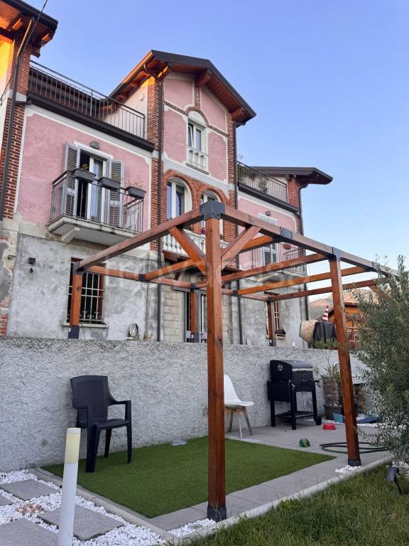 appartamento in vendita a Besozzo in zona Olginasio
