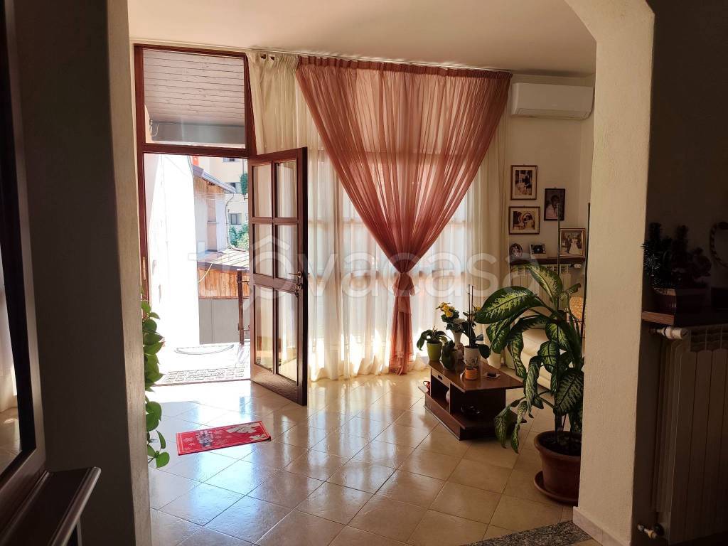 casa indipendente in vendita a Besozzo