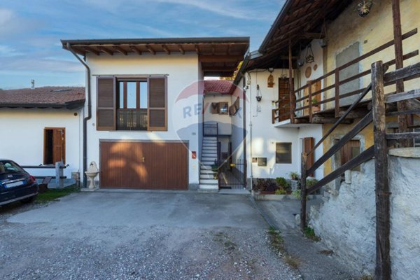appartamento in vendita a Besozzo in zona Cardana