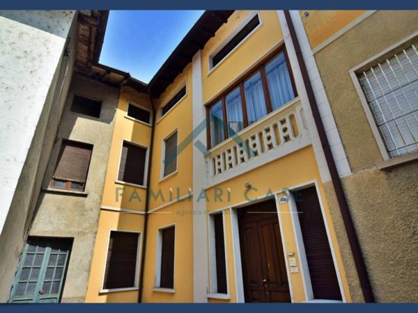 casa indipendente in vendita a Biandronno