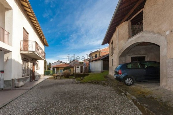 casa indipendente in vendita a Biandronno
