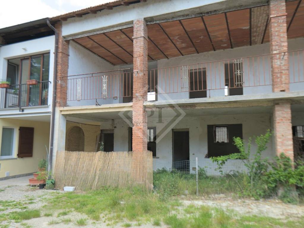 casa indipendente in vendita a Biandronno