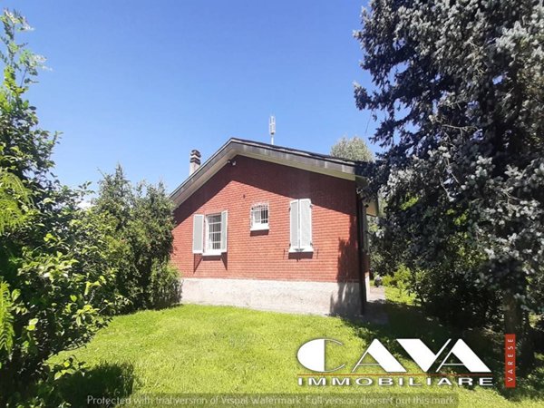casa indipendente in vendita a Biandronno