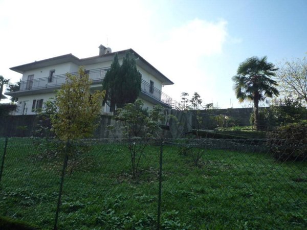 casa indipendente in vendita a Biandronno