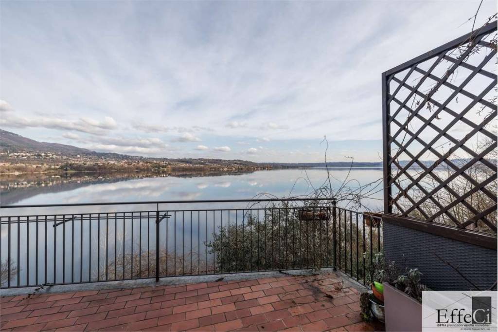 casa indipendente in vendita a Biandronno