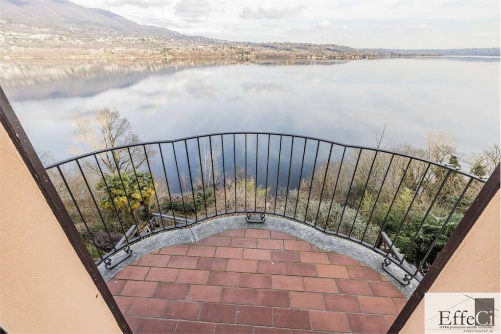 casa indipendente in vendita a Biandronno