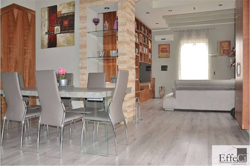 casa indipendente in vendita a Biandronno