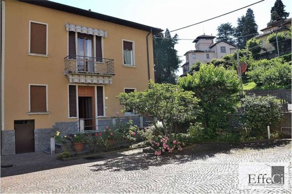 casa indipendente in vendita a Biandronno