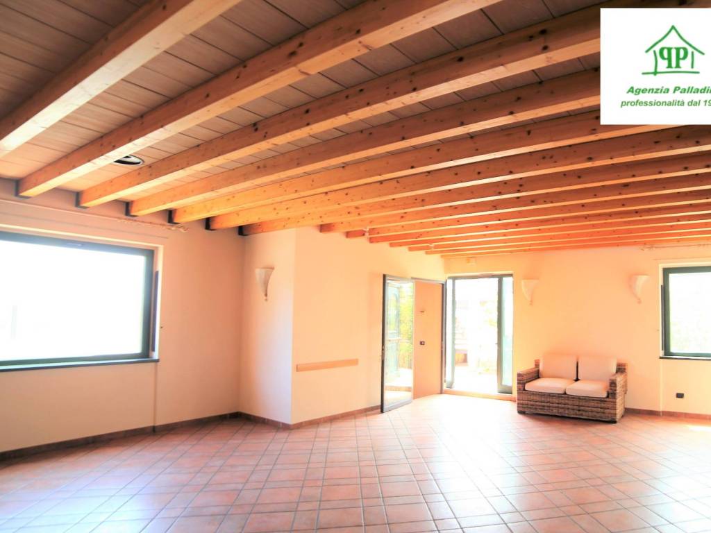 negozio in vendita a Biandronno