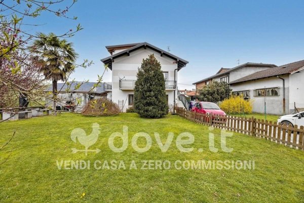casa indipendente in vendita a Biandronno