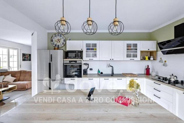 casa indipendente in vendita a Biandronno