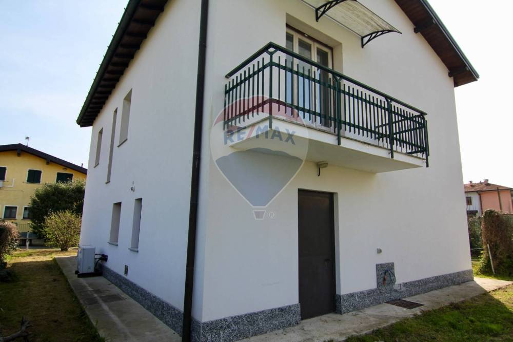 casa indipendente in vendita a Biandronno