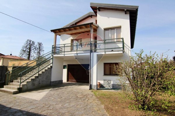 casa indipendente in vendita a Biandronno