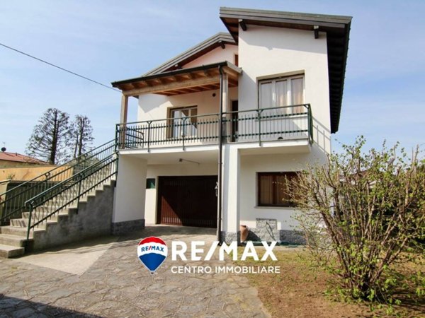 casa indipendente in vendita a Biandronno