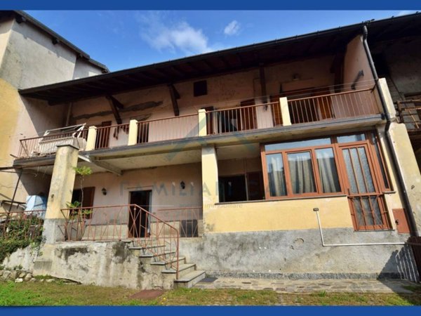 casa indipendente in vendita a Biandronno