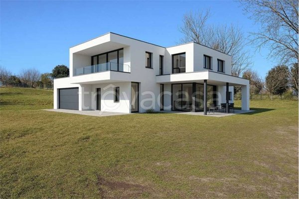 casa indipendente in vendita a Biandronno