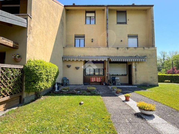 casa indipendente in vendita a Biandronno