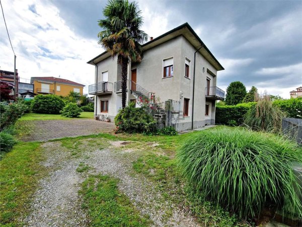 casa indipendente in vendita a Biandronno
