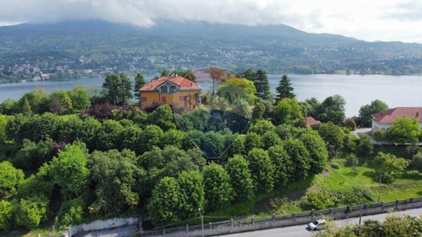 casa indipendente in vendita a Biandronno