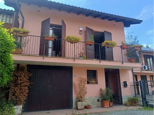 casa indipendente in vendita a Biandronno