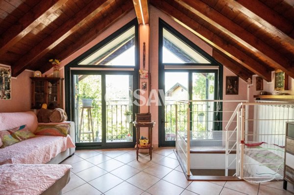 casa indipendente in vendita a Biandronno