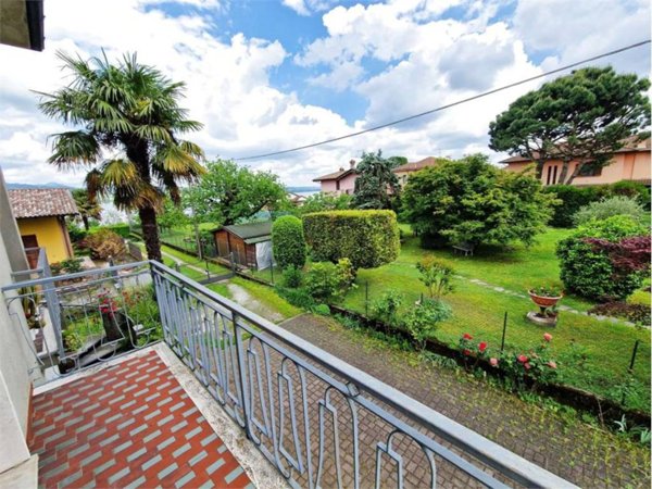 casa indipendente in vendita a Biandronno