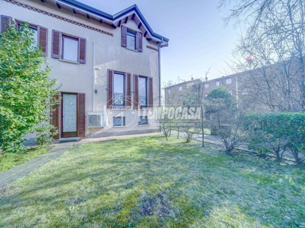 casa indipendente in vendita a Biandronno