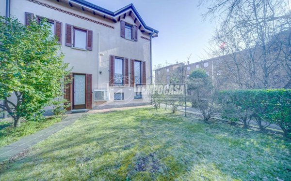 casa indipendente in vendita a Biandronno