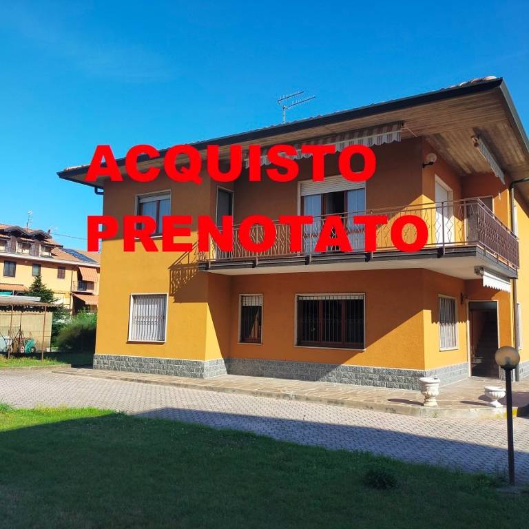 casa indipendente in vendita a Biandronno