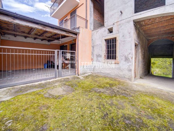 casa indipendente in vendita a Biandronno