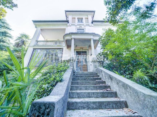 casa indipendente in vendita a Biandronno