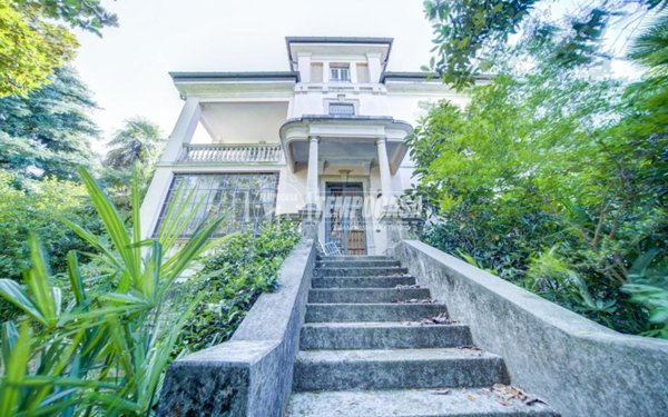 casa indipendente in vendita a Biandronno