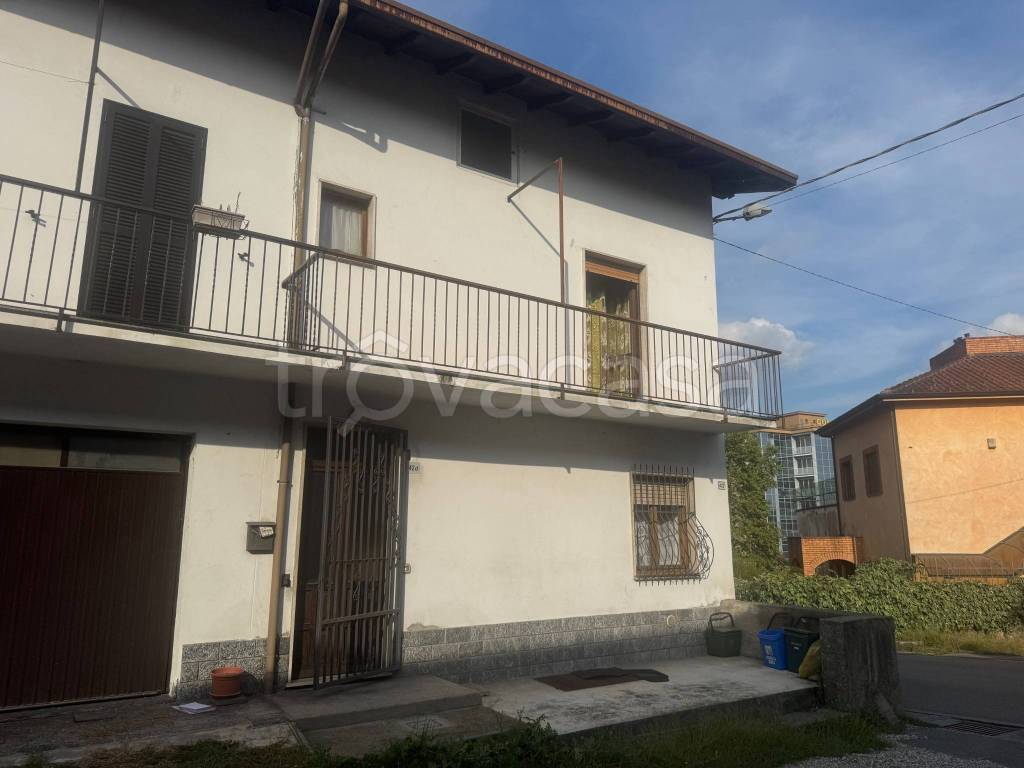 casa indipendente in vendita a Biandronno
