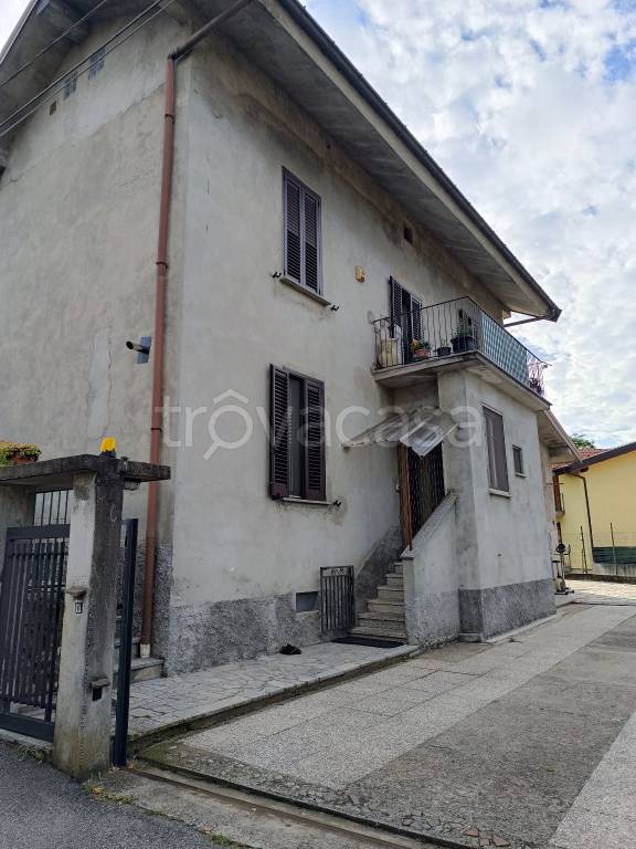 casa indipendente in vendita a Biandronno