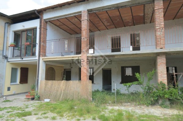 casa semindipendente in vendita a Biandronno