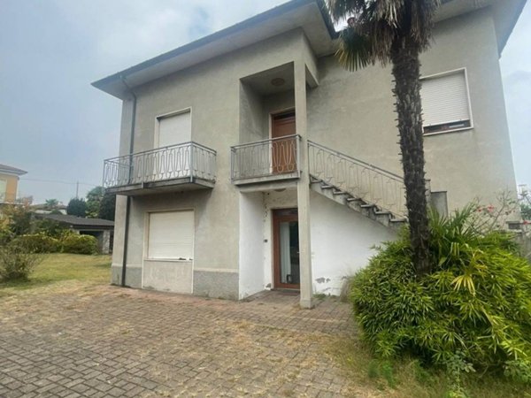 casa indipendente in vendita a Biandronno