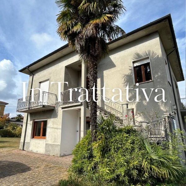 casa indipendente in vendita a Biandronno