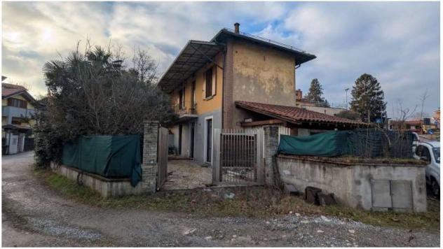 casa indipendente in vendita a Biandronno
