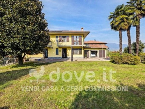 casa indipendente in vendita a Biandronno