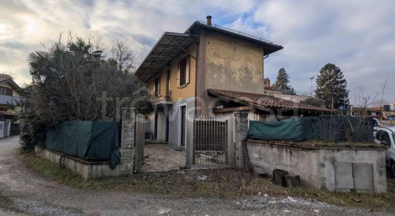 casa indipendente in vendita a Biandronno