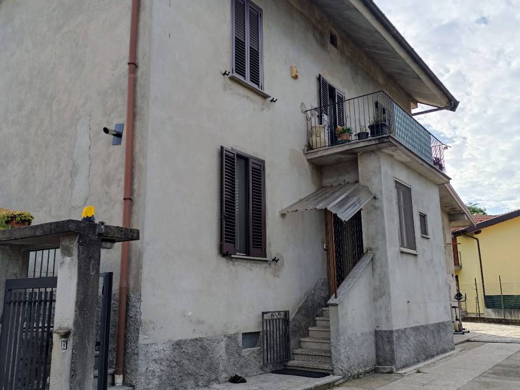 casa indipendente in vendita a Biandronno