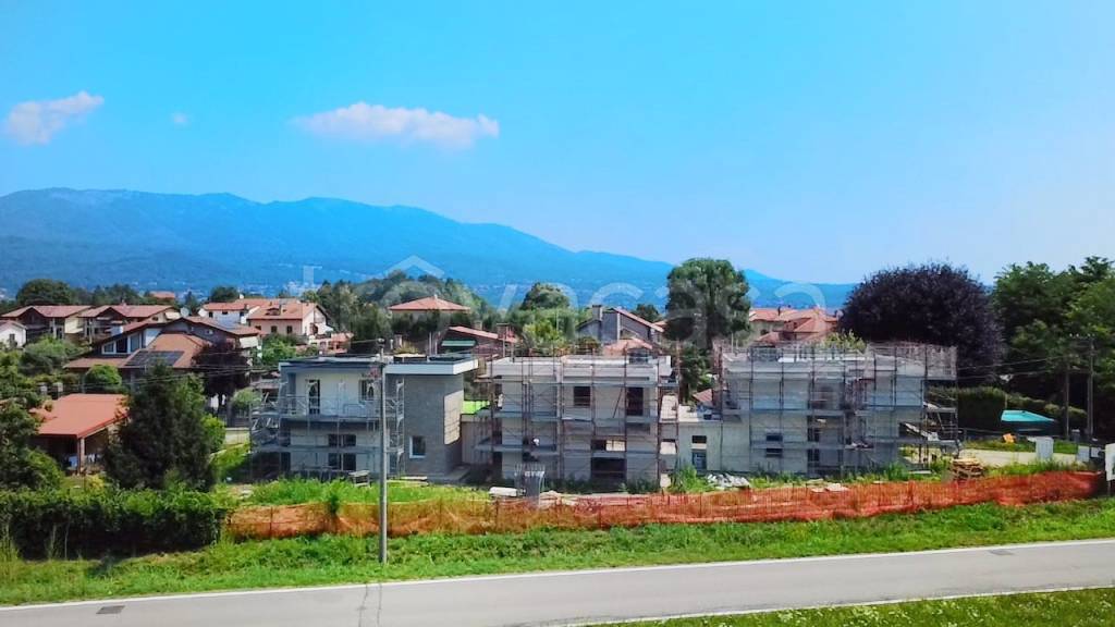 casa indipendente in vendita a Biandronno