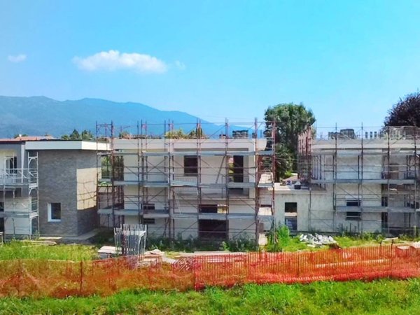 casa indipendente in vendita a Biandronno