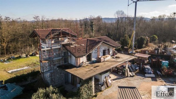 casa indipendente in vendita a Biandronno
