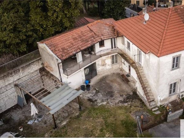 casa indipendente in vendita a Biandronno