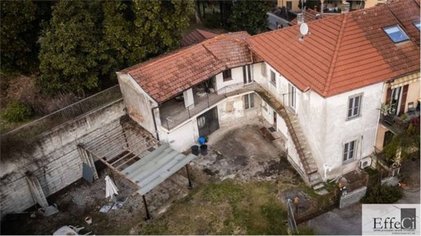 casa indipendente in vendita a Biandronno