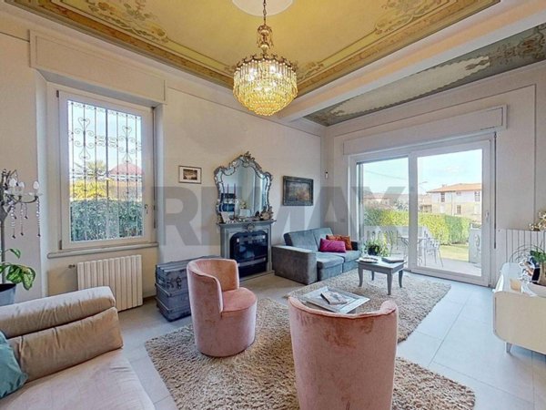 casa indipendente in vendita a Biandronno