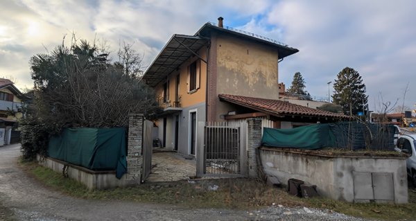 casa indipendente in vendita a Biandronno