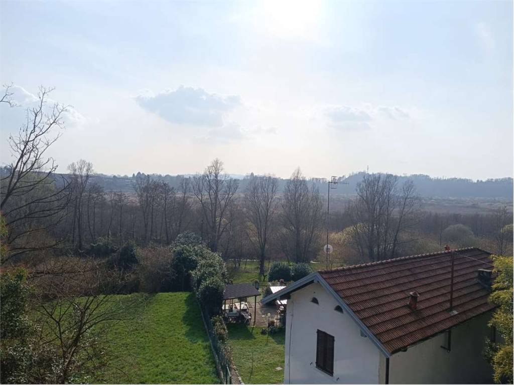 casa indipendente in vendita a Biandronno